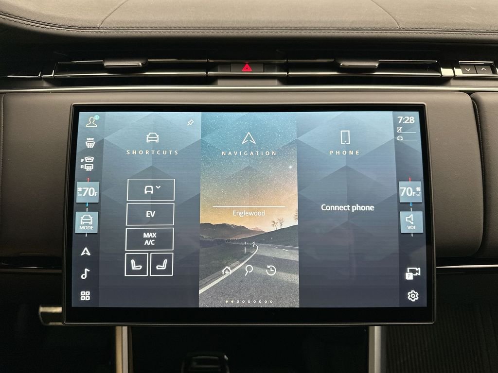 Used 2025  Land Rover SE image 26