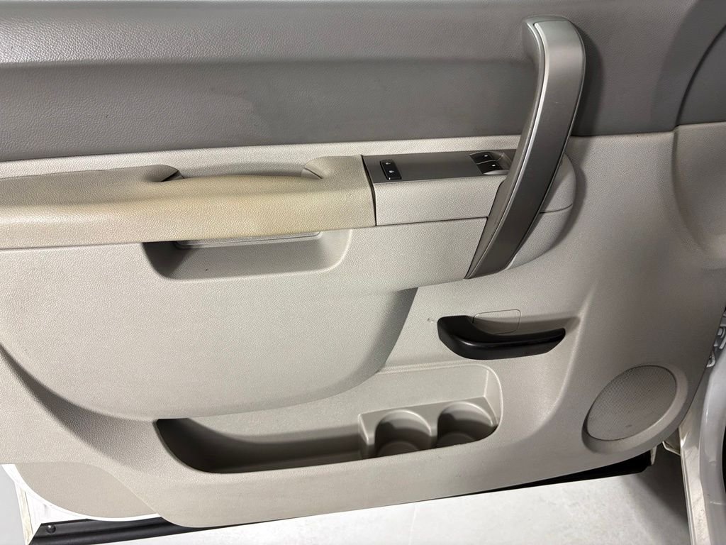 Used 2013 White Chevrolet Work Truck image 17