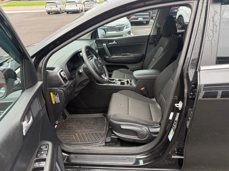 Used 2017 Red Kia LX image 9