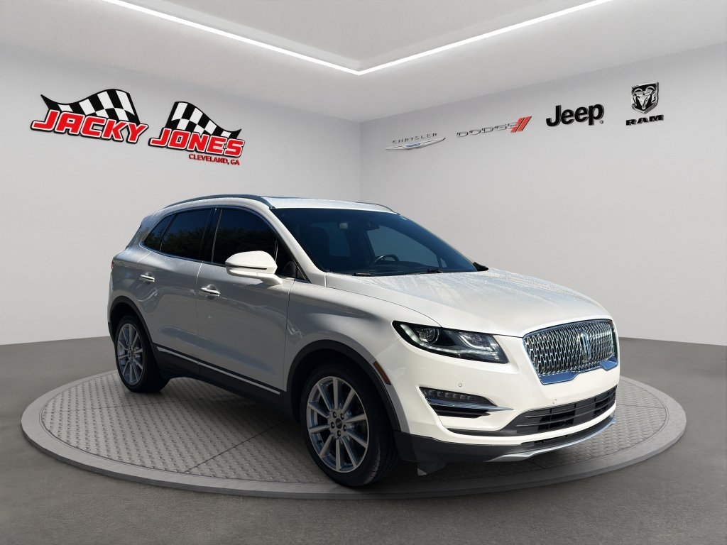 Used 2019 White Platinum Metallic Tri-Coat Lincoln Reserve image 12
