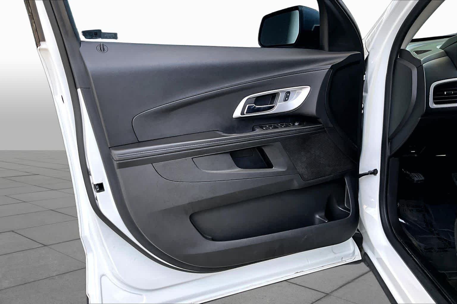 Used 2015 Summit White Chevrolet LS image 19