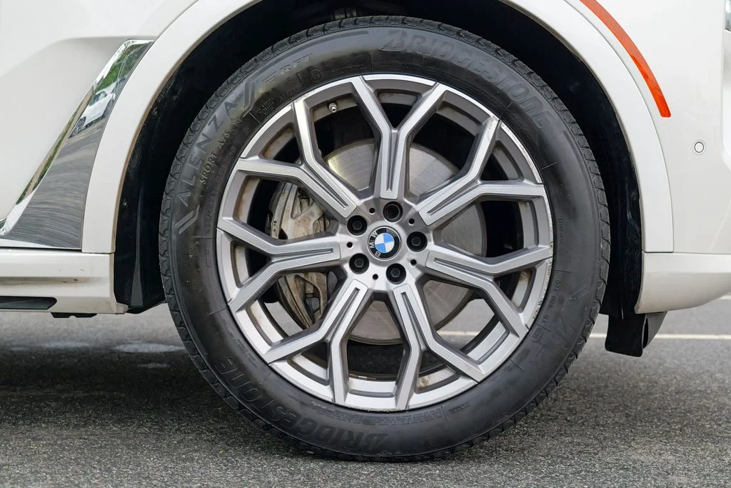 Used 2023 Mineral White Metallic BMW xDrive40i image 12