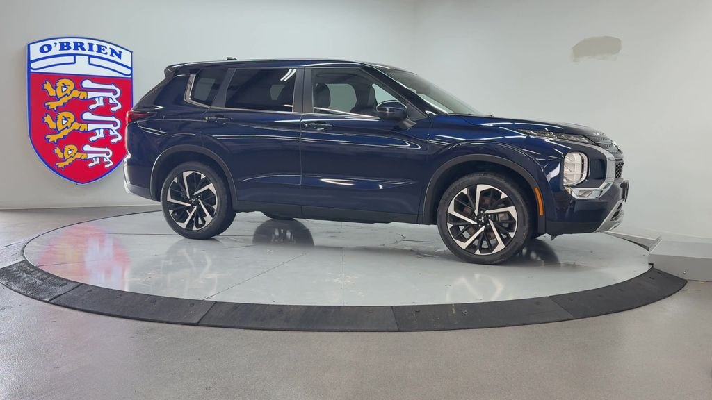 Used 2024 Cosmic Blue Metallic Mitsubishi SE image 3