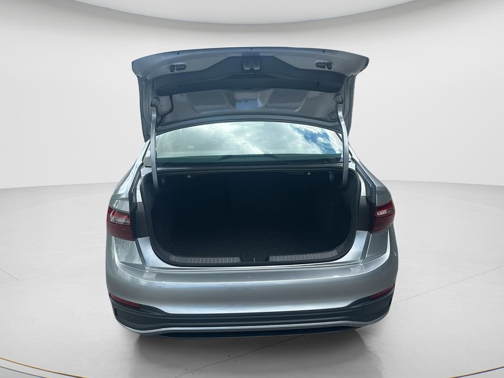 New 2027 Pyrite Silver Metallic Volkswagen 1.5T SE image 9
