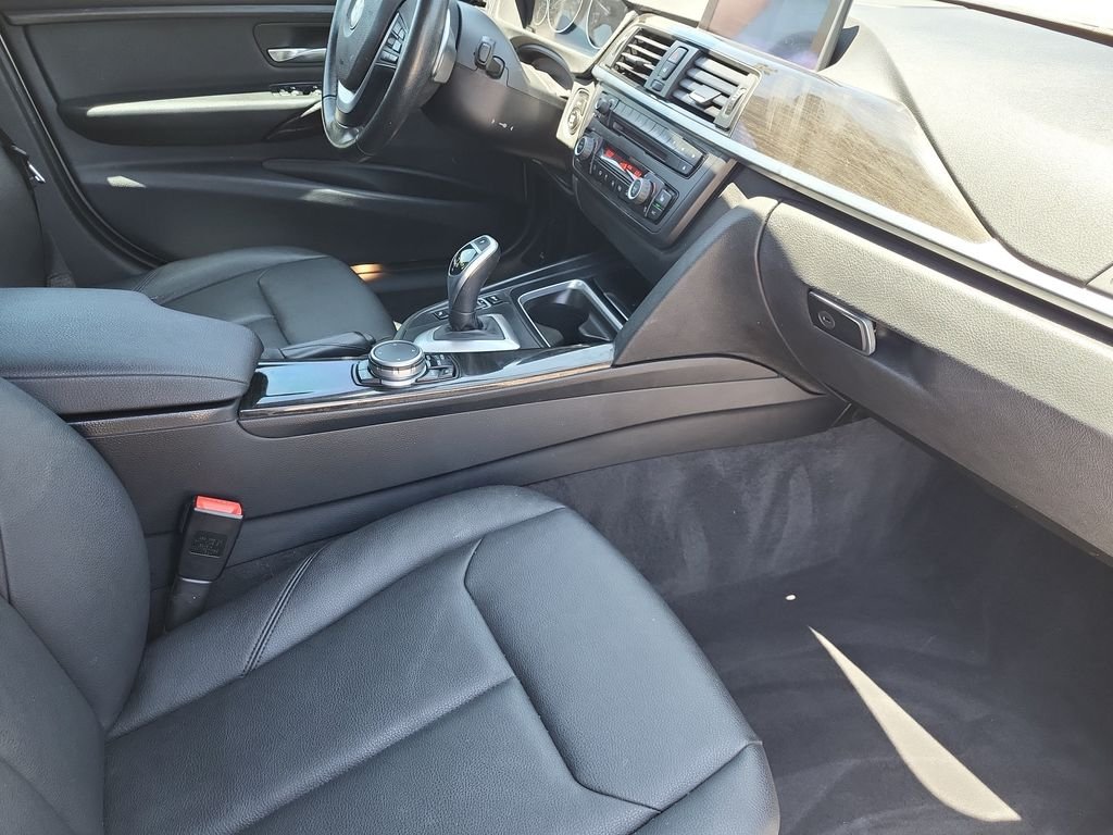 Used 2015 Silver BMW 328i xDrive image 22
