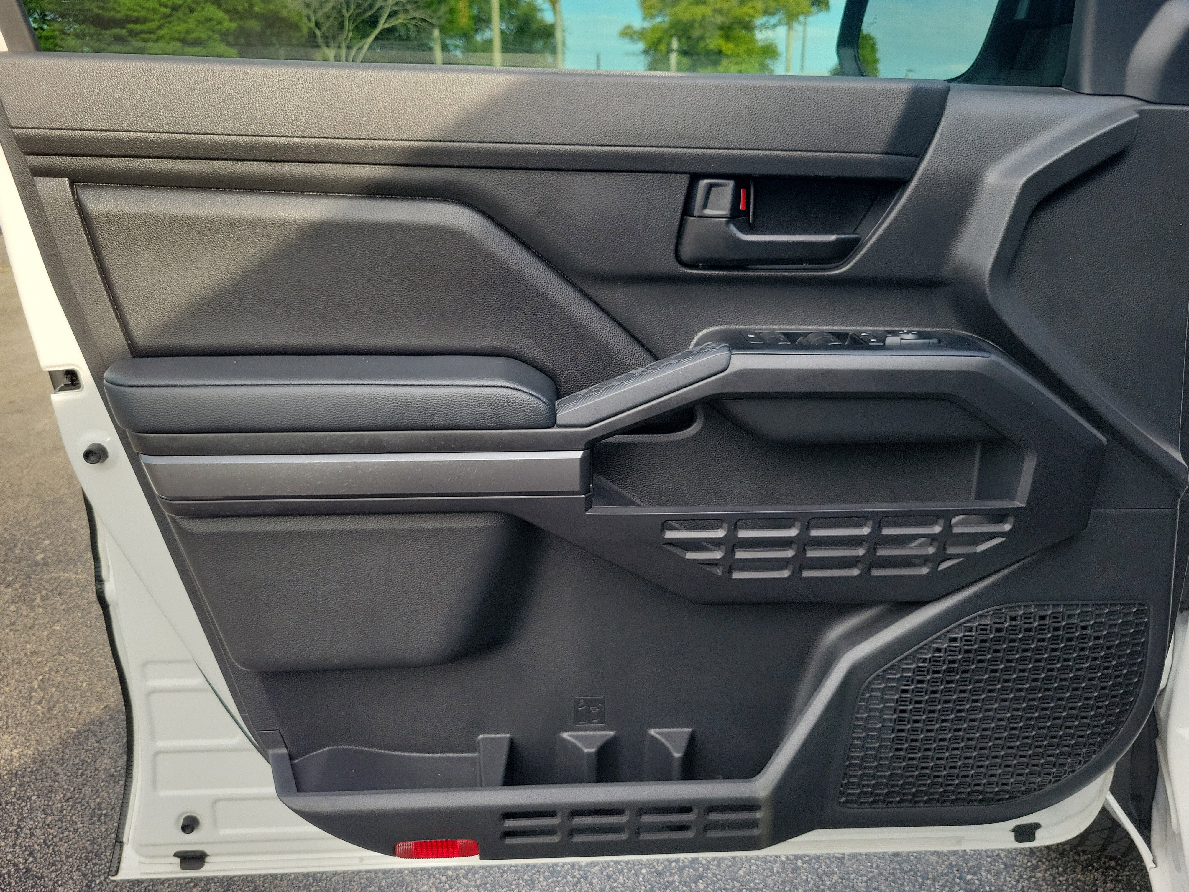 Used 2025 Ice Toyota SR5 image 13