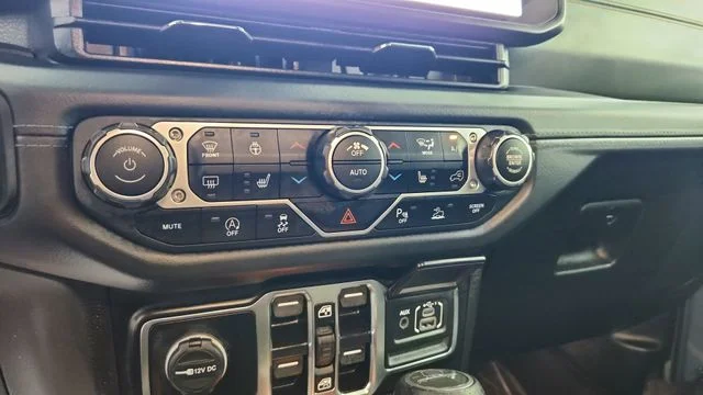 Used 2025 Gray Jeep Mojave image 25