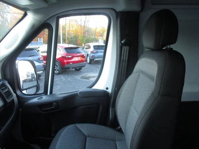 New 2026 Bright White Clear-Coat Exterior Paint RAM Tradesman image 46