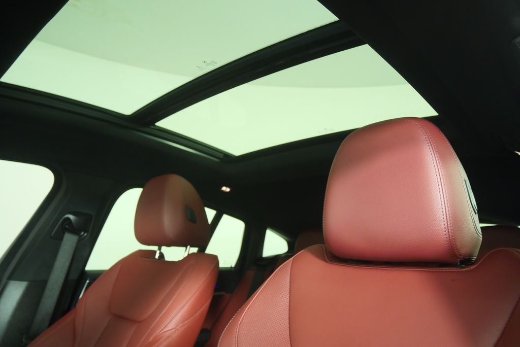 Used 2022 Alpine White BMW xDrive30i image 11
