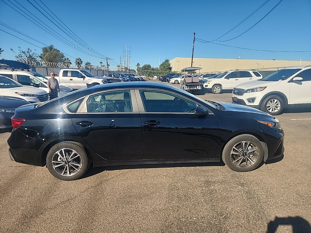 Used 2023 Black Kia LXS image 16