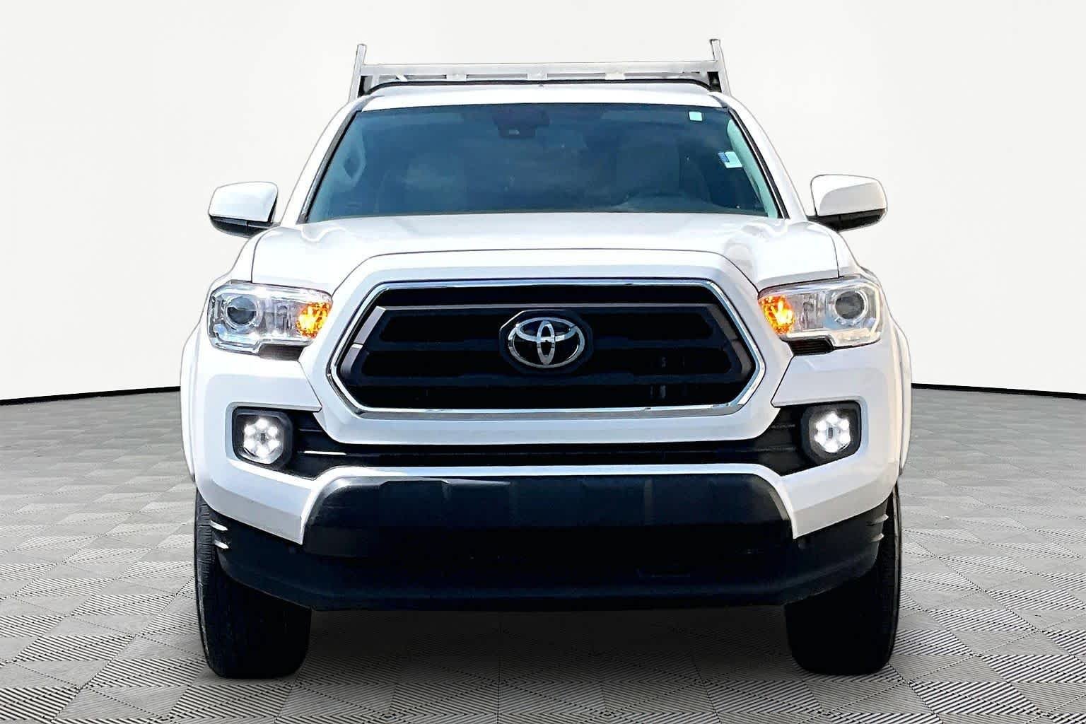 Used 2021 Super White Toyota SR5 image 4