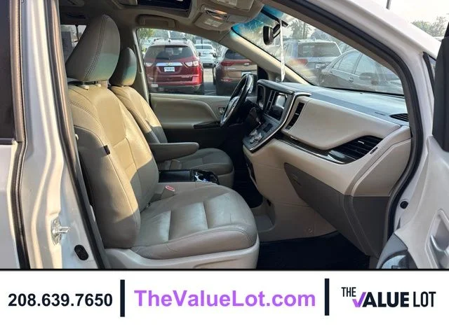 Used 2017 White Toyota XLE Premium image 13