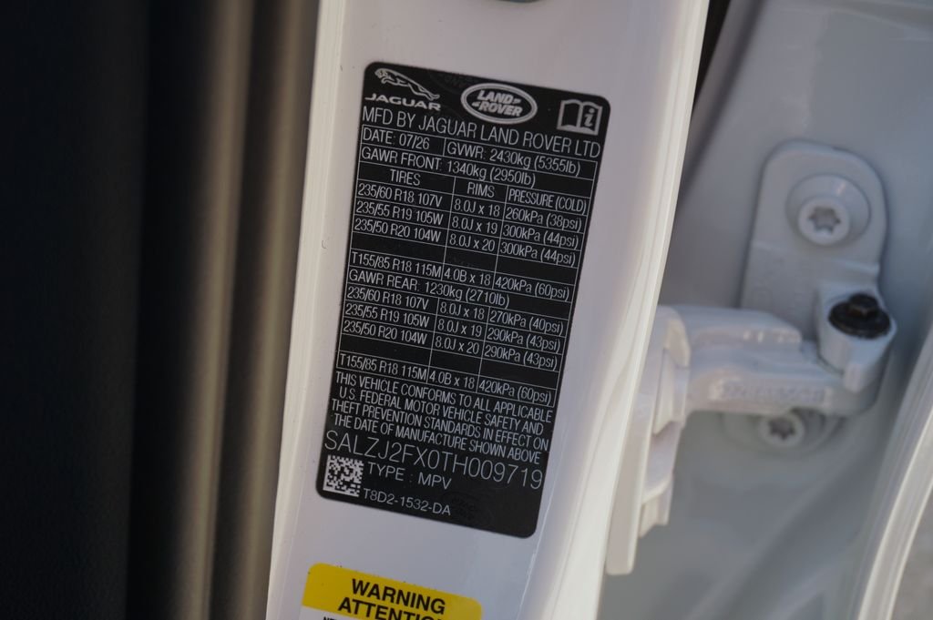 New 2026 Fuji White Land Rover S image 31