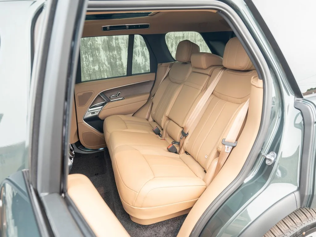 New 2026 Belgravia Green Land Rover SE image 23