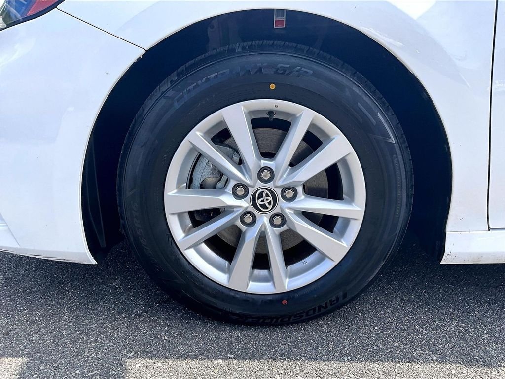 Used 2025 White Toyota LE image 7