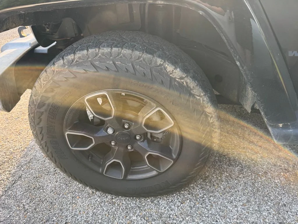Used 2017 Black Jeep Unlimited Sahara image 8