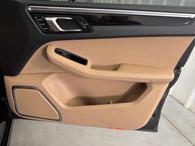 Used 2019 Jet Black Metallic Porsche Base image 22