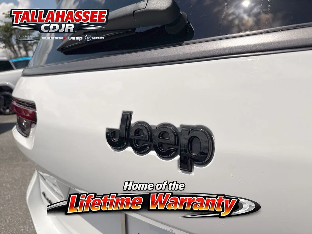 New 2026 Bright White Clear-Coat Exterior Paint Jeep Altitude image 4