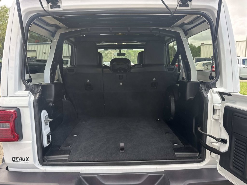 Used 2023 White Jeep Altitude image 16