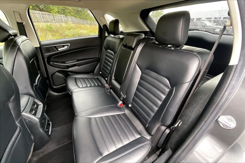Used 2022 Gray Ford SEL image 26