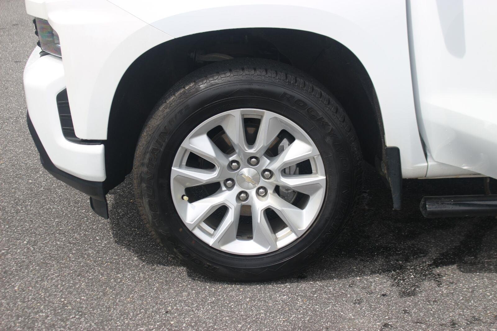 Used 2022 Summit White Chevrolet Custom image 33