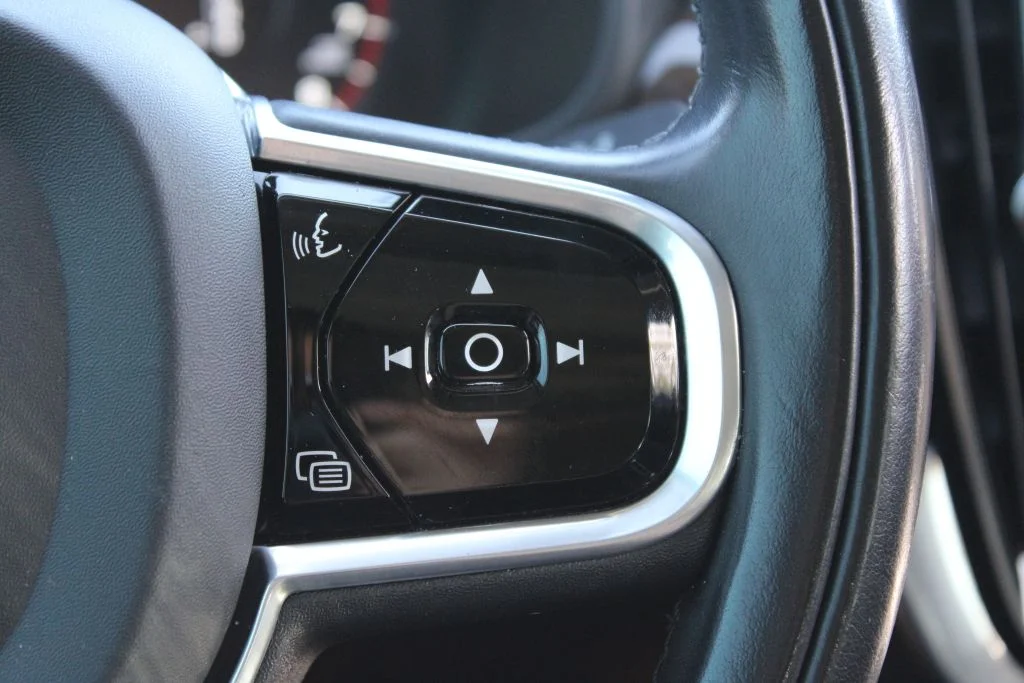 Used 2018 Black Volvo T5 Momentum image 26