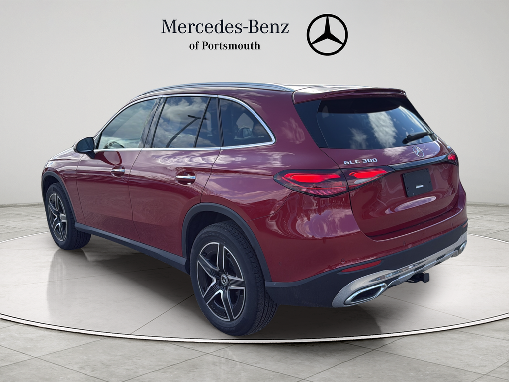 Used 2026 Red Mercedes-Benz GLC 300 image 3