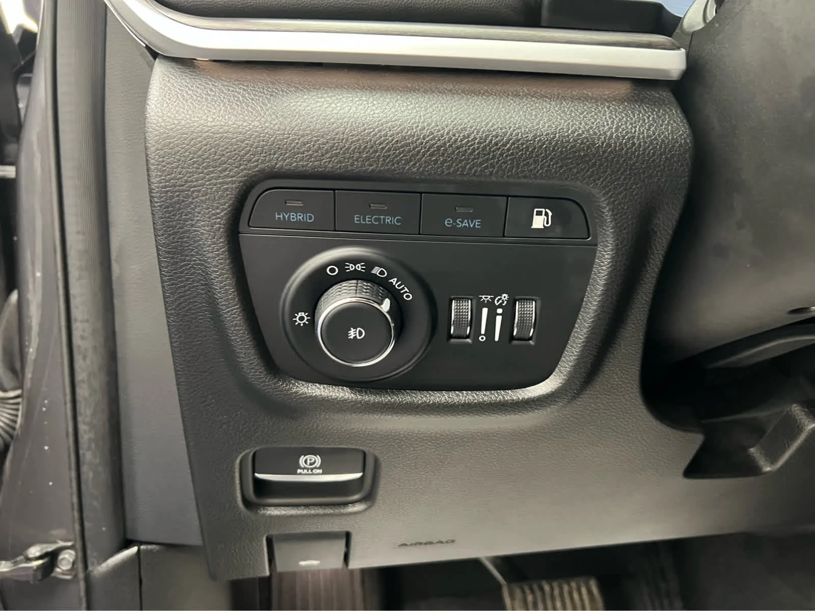 Used 2024 Baltic Gray Metallic Clearcoat Jeep  image 23