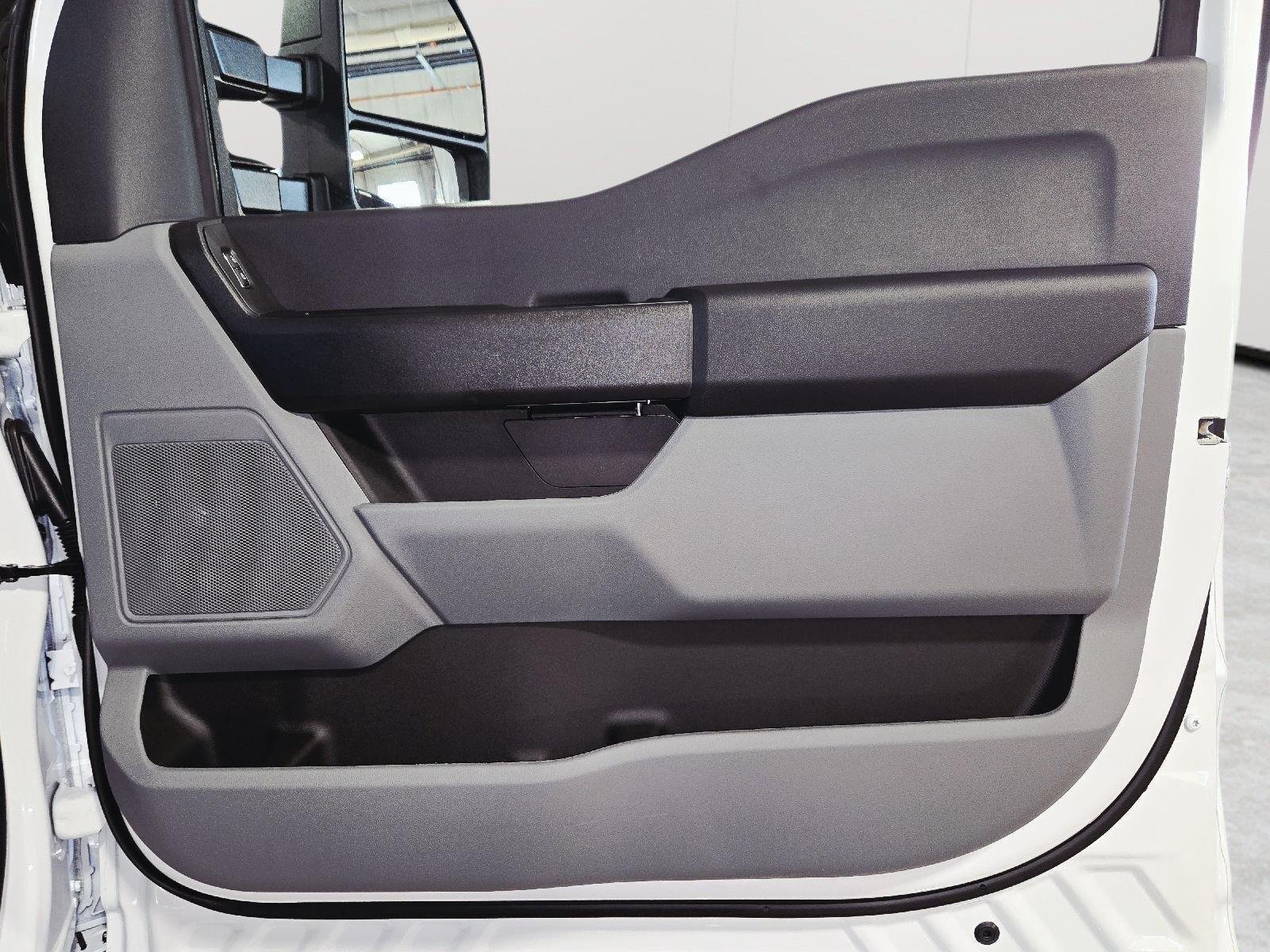 New 2026 Oxford White Ford F-350® XL image 51
