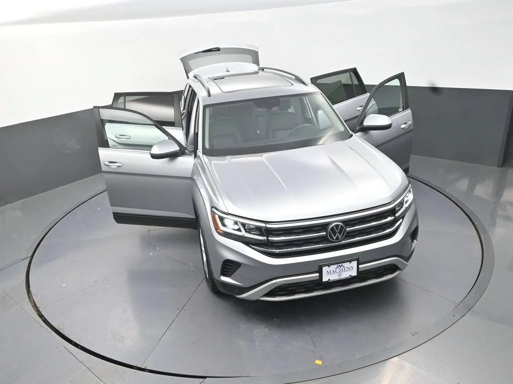 Used 2023 Silver Volkswagen 2.0T SE w/Technology image 30
