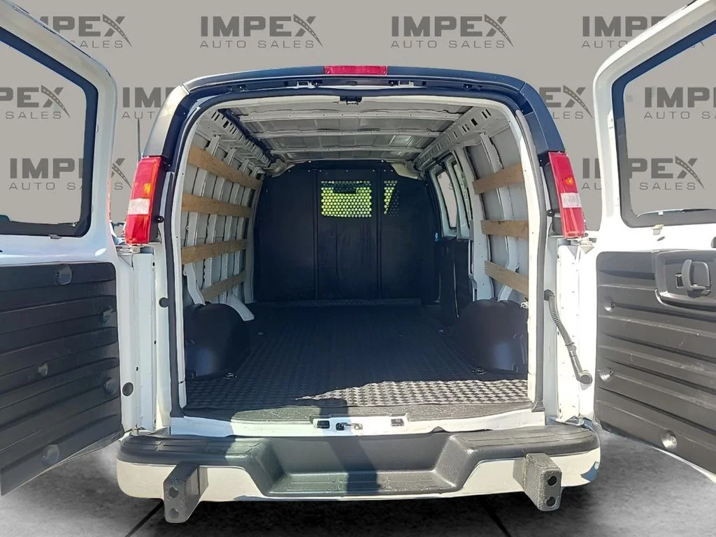 2023 GMC Savana Cargo Work Van - Photo 21