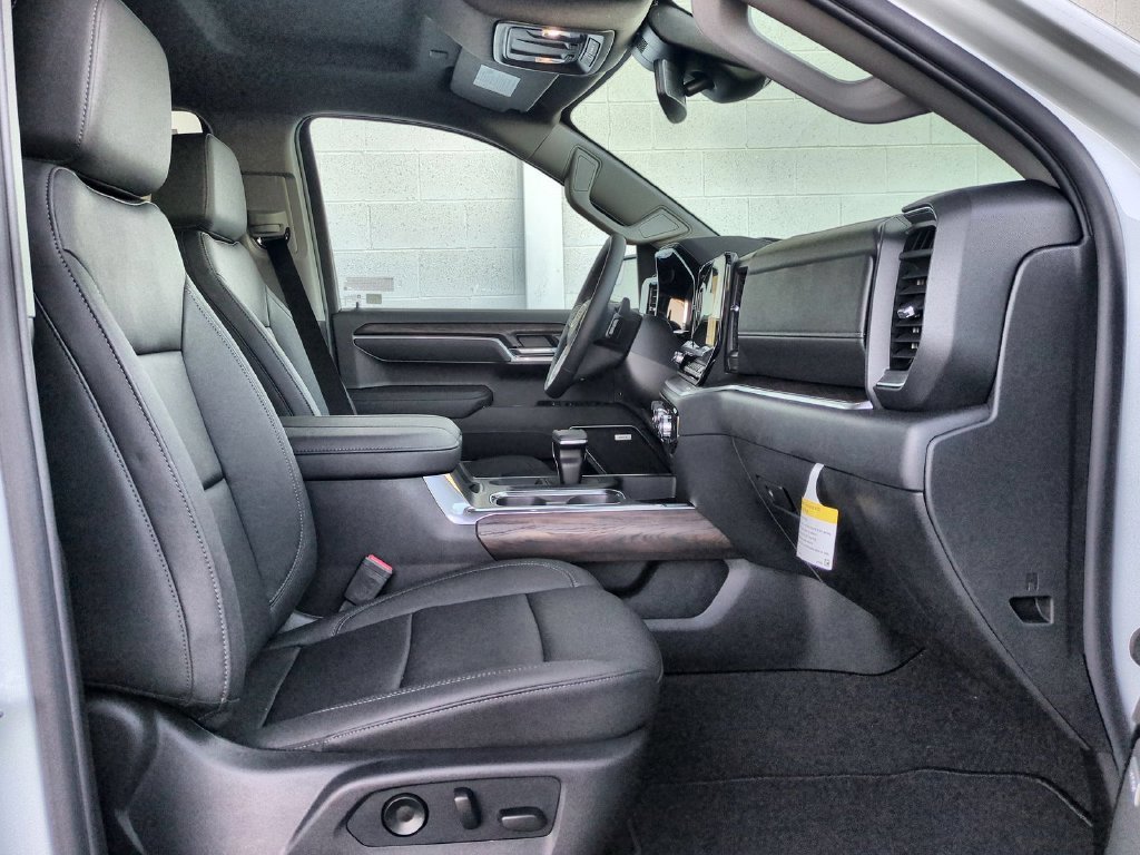 New 2026 Summit White GMC SLT image 32