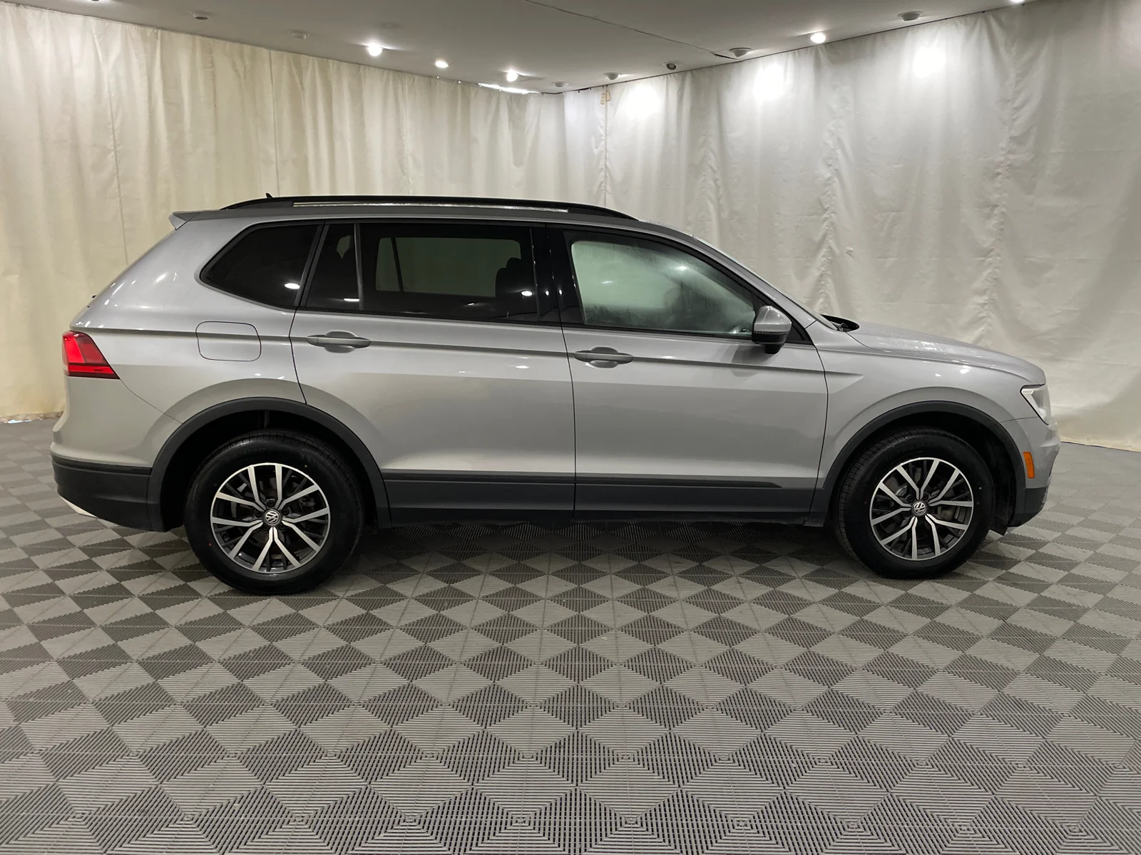 Used 2021 Pyrite Silver Metallic Volkswagen S image 4