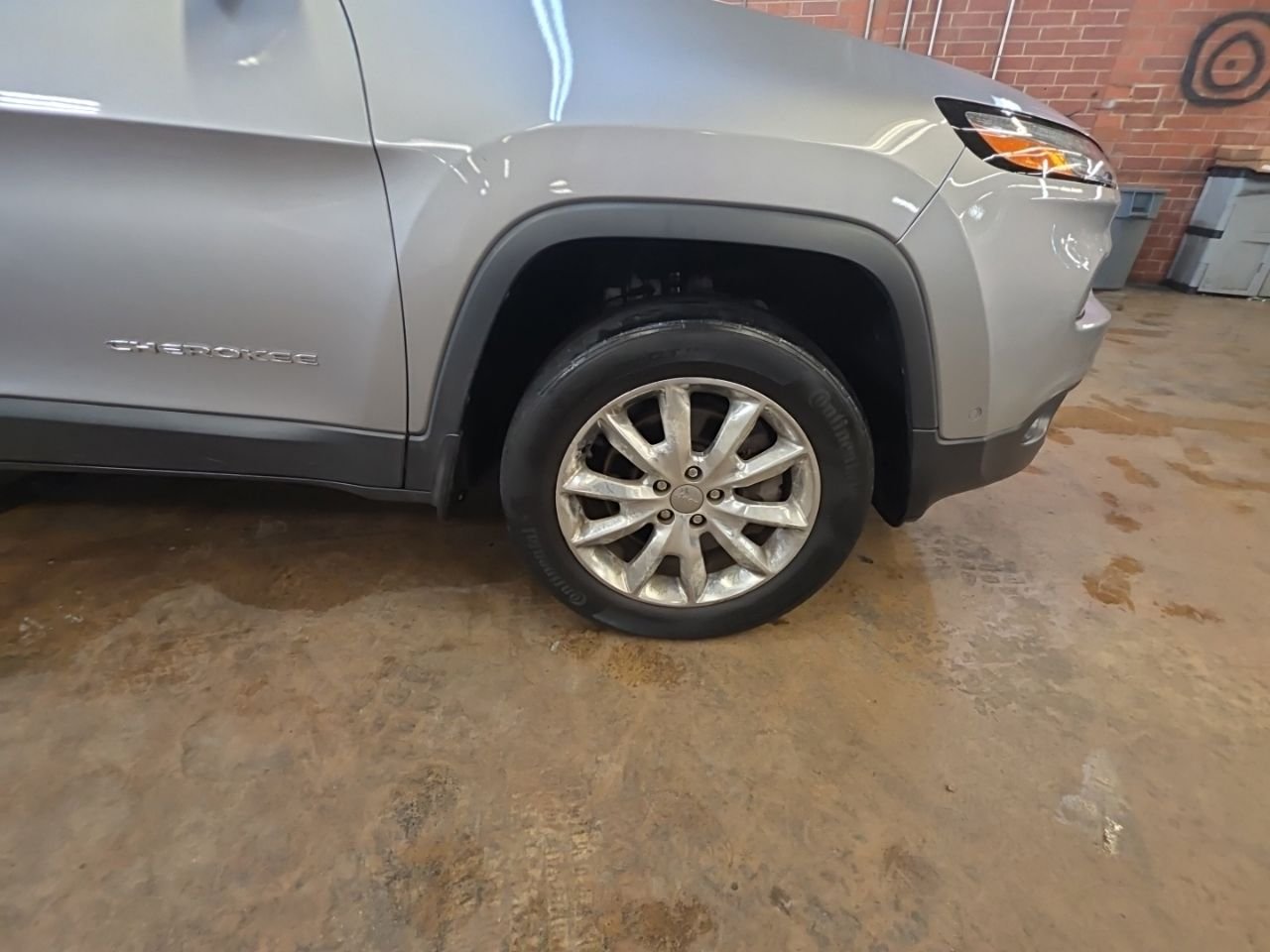 Used 2015 Silver Jeep Limited image 10