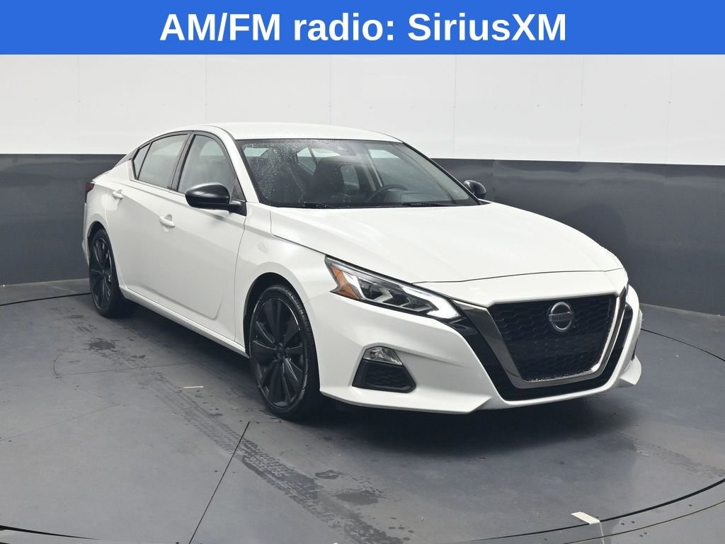 Used 2022 White Nissan 2.5 SR image 2