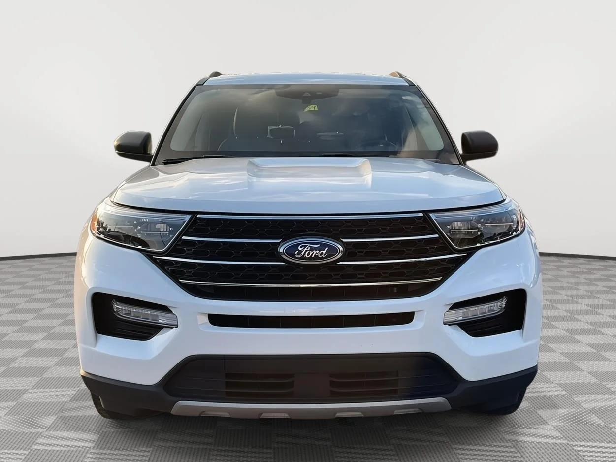 Used 2024 Star White Metallic Tri-Coat Ford XLT image 3