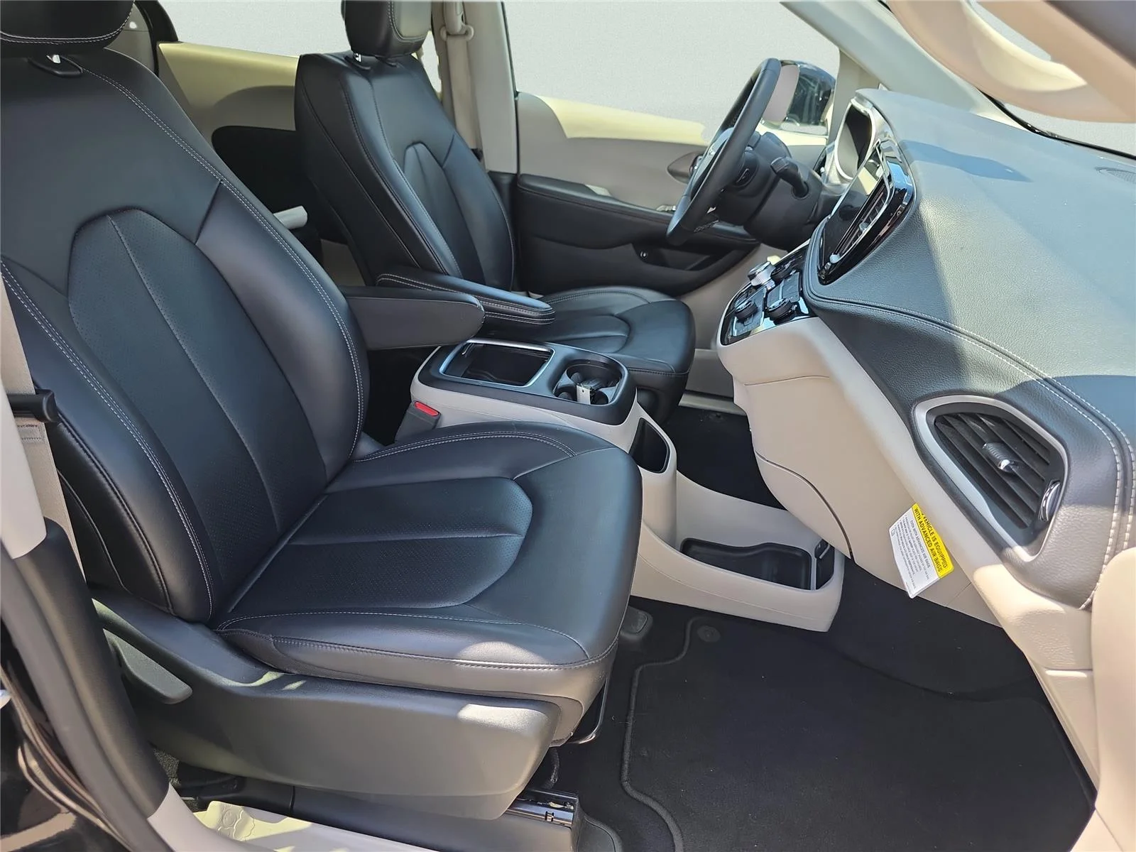Used 2024 Black Chrysler Hybrid Select image 12