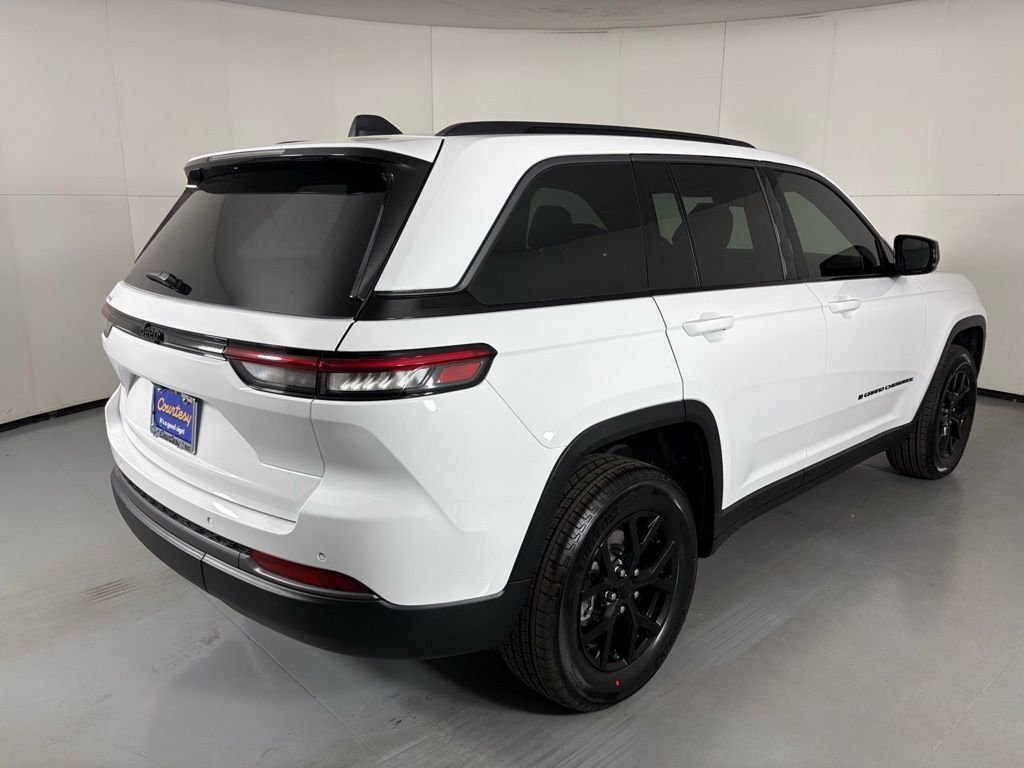 New 2026 Bright White Clear-Coat Exterior Paint Jeep Altitude image 8
