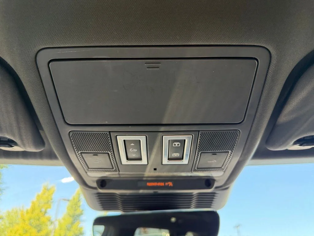Used 2023 Santorini Black Metallic Land Rover R-Dynamic SE image 27