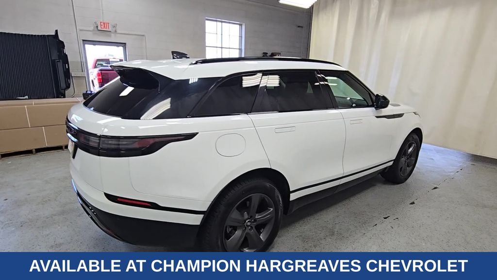Used 2025 Ostuni Pearl White Metallic Land Rover Dynamic SE image 11