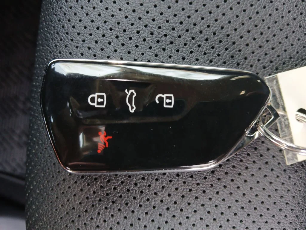 New 2026 Silver Volkswagen 2.0T SE image 27