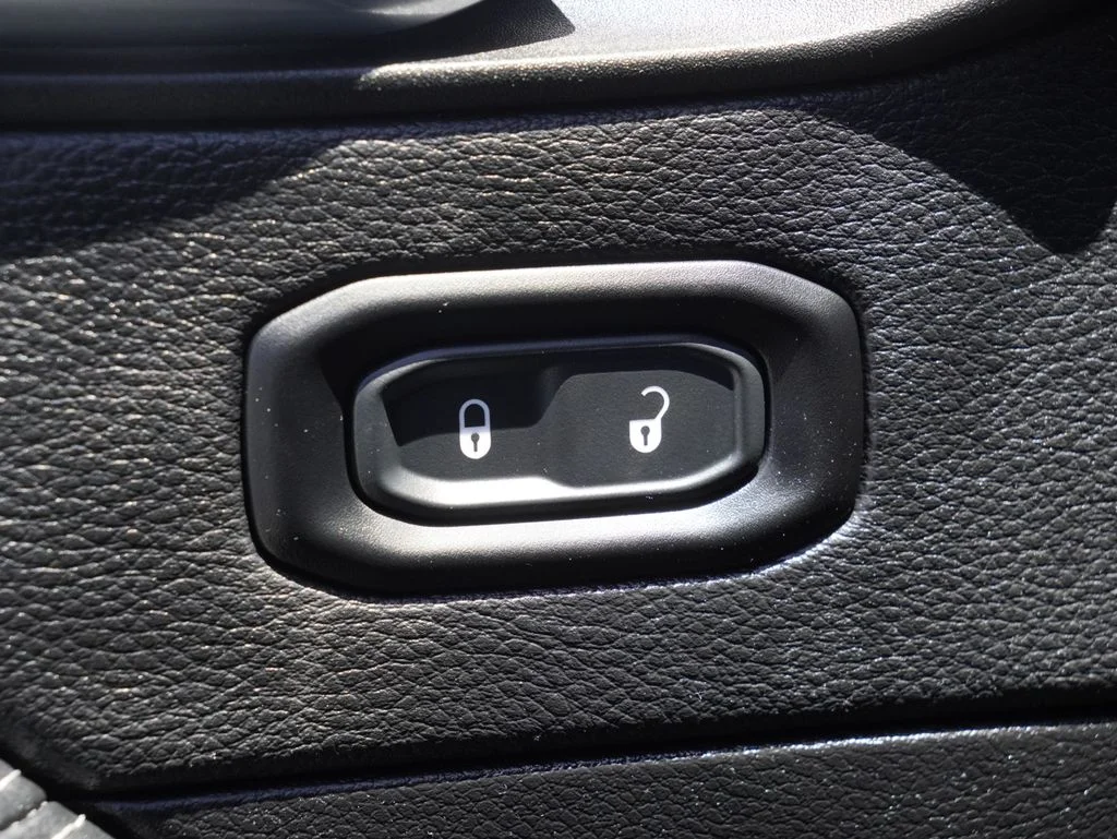 Certified Used 2021 Black Jeep Overland image 11