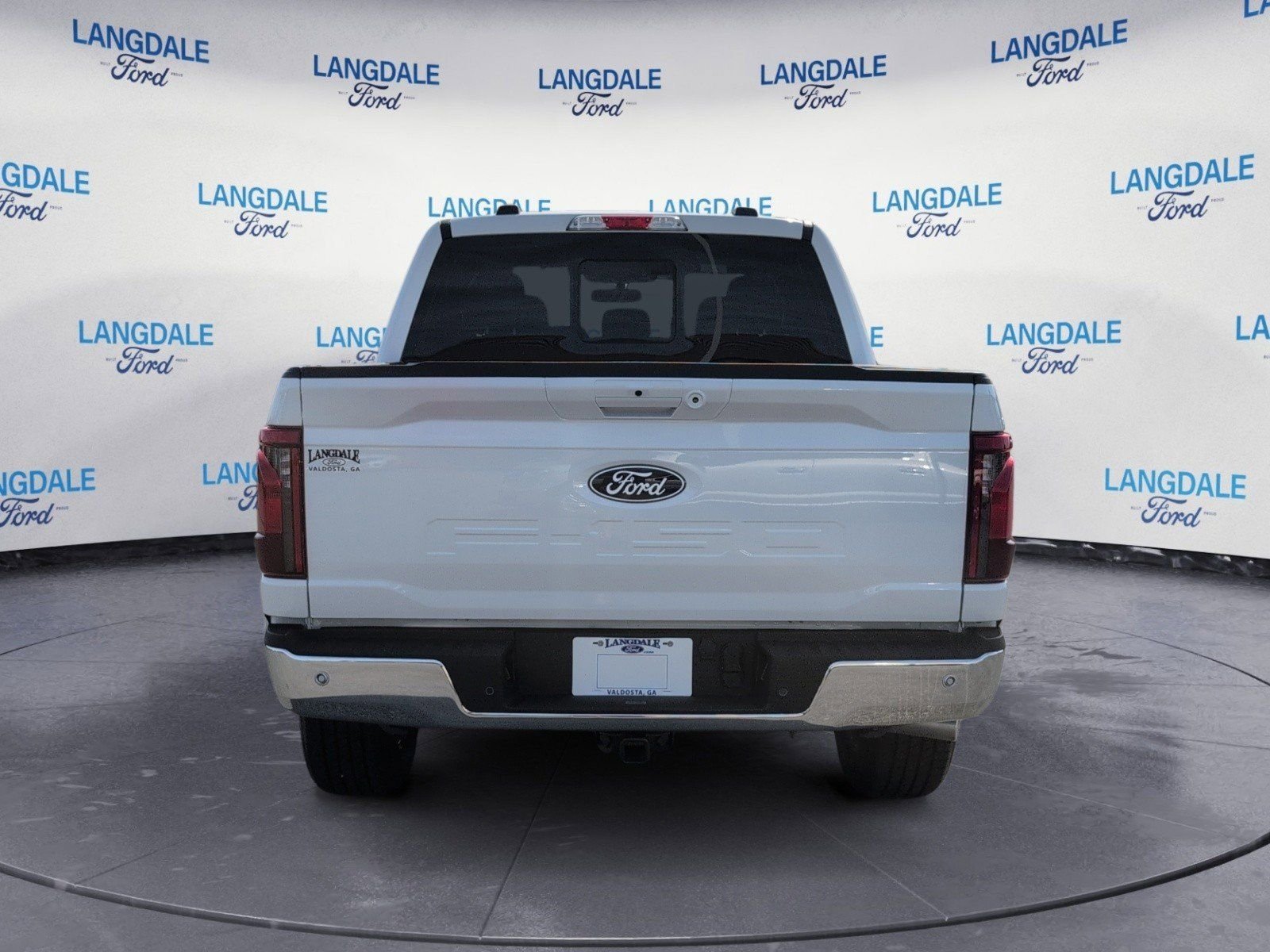 New 2026 Oxford White Ford XLT image 8