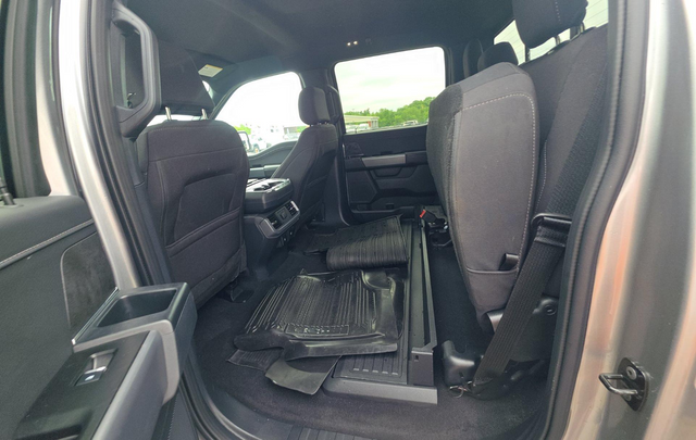 Used 2025 Silver Ford XLT image 6