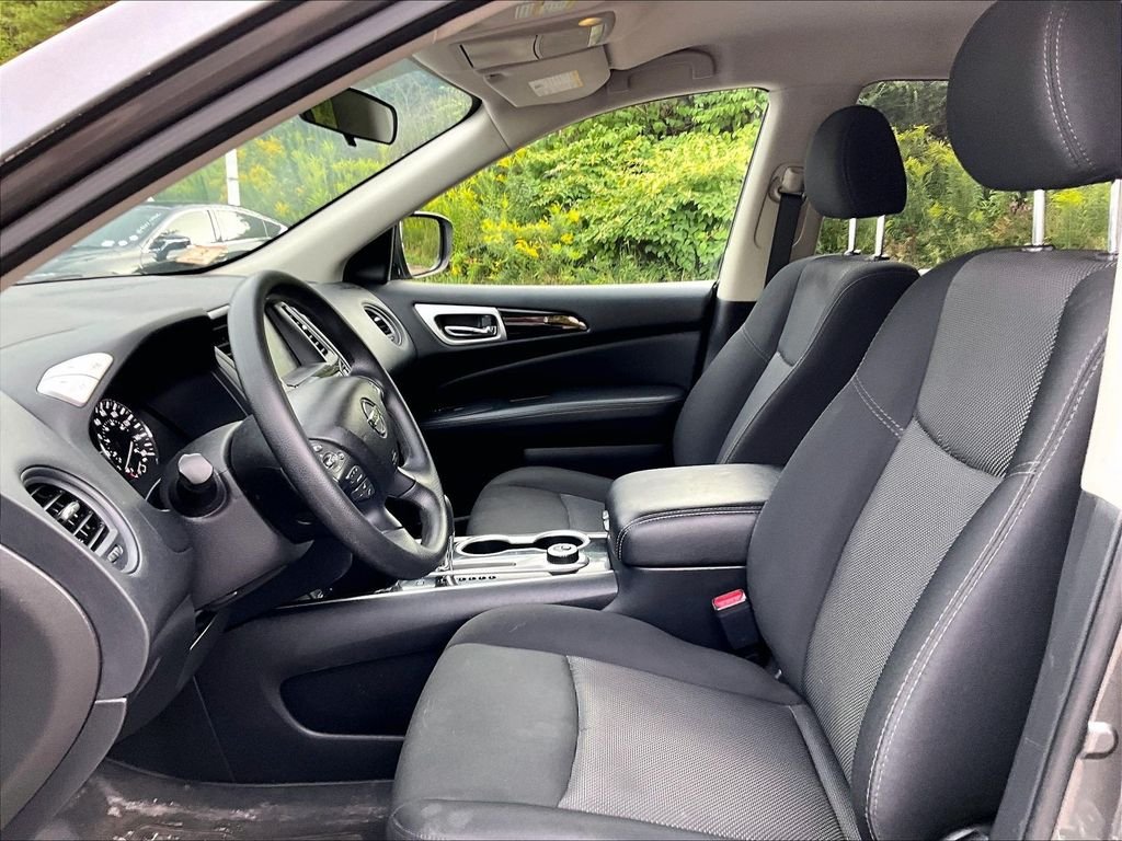 Used 2020 Gray Nissan S image 4