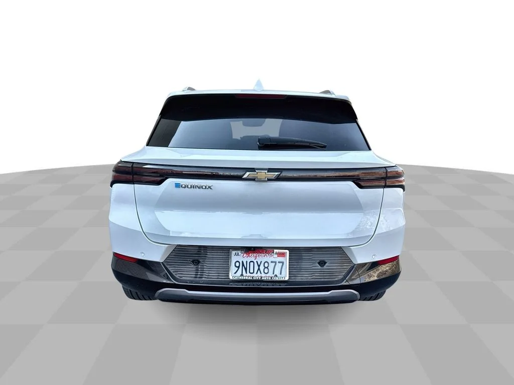 Used 2024 Summit White Chevrolet LT image 7