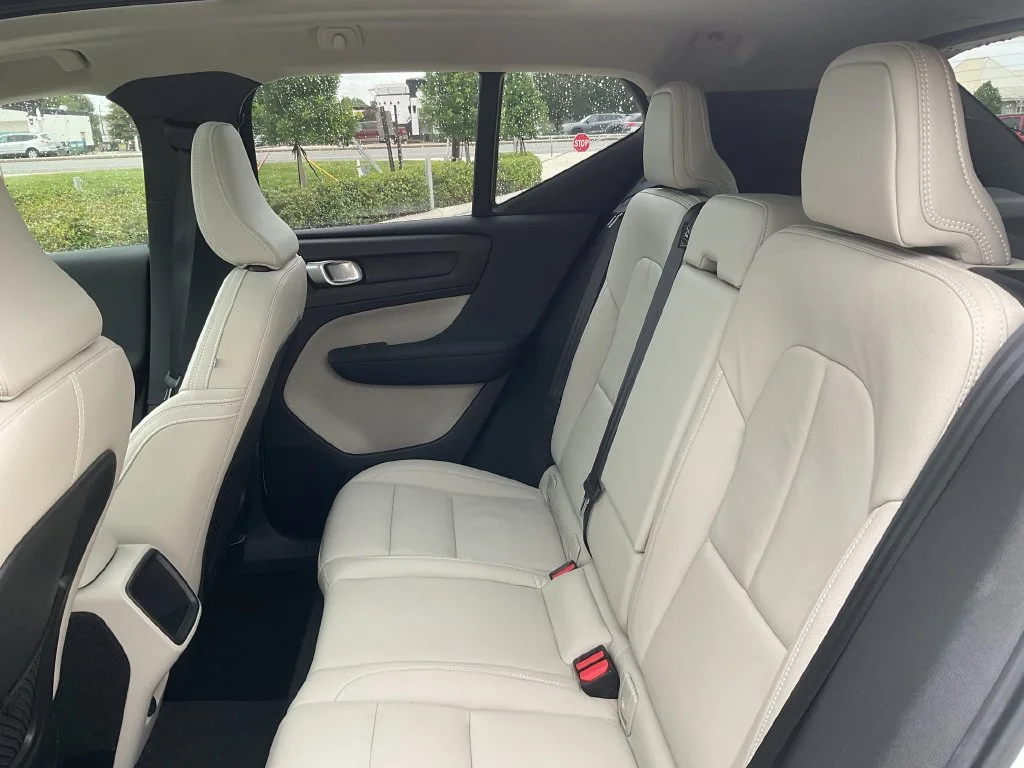 Used 2020 White Volvo Momentum image 16