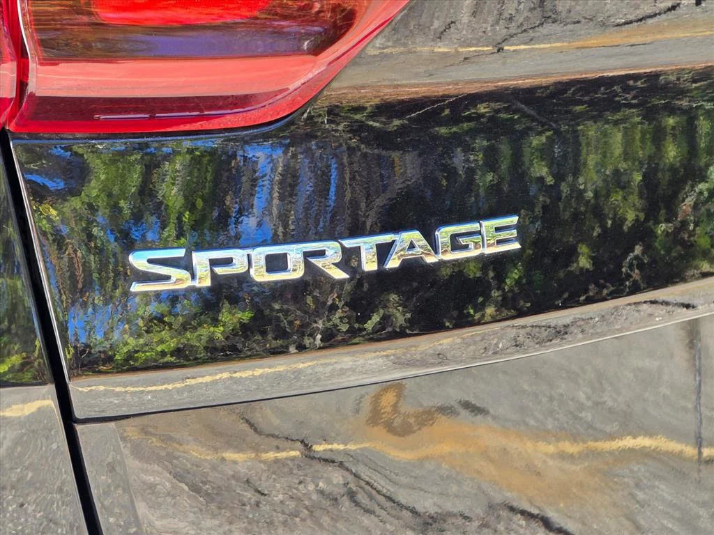 Used 2021 Red Kia S image 14