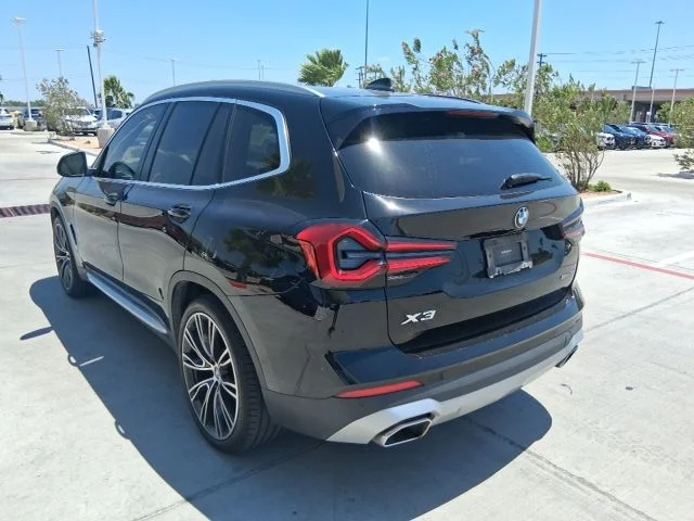 Used 2022 Black BMW sDrive30i image 4