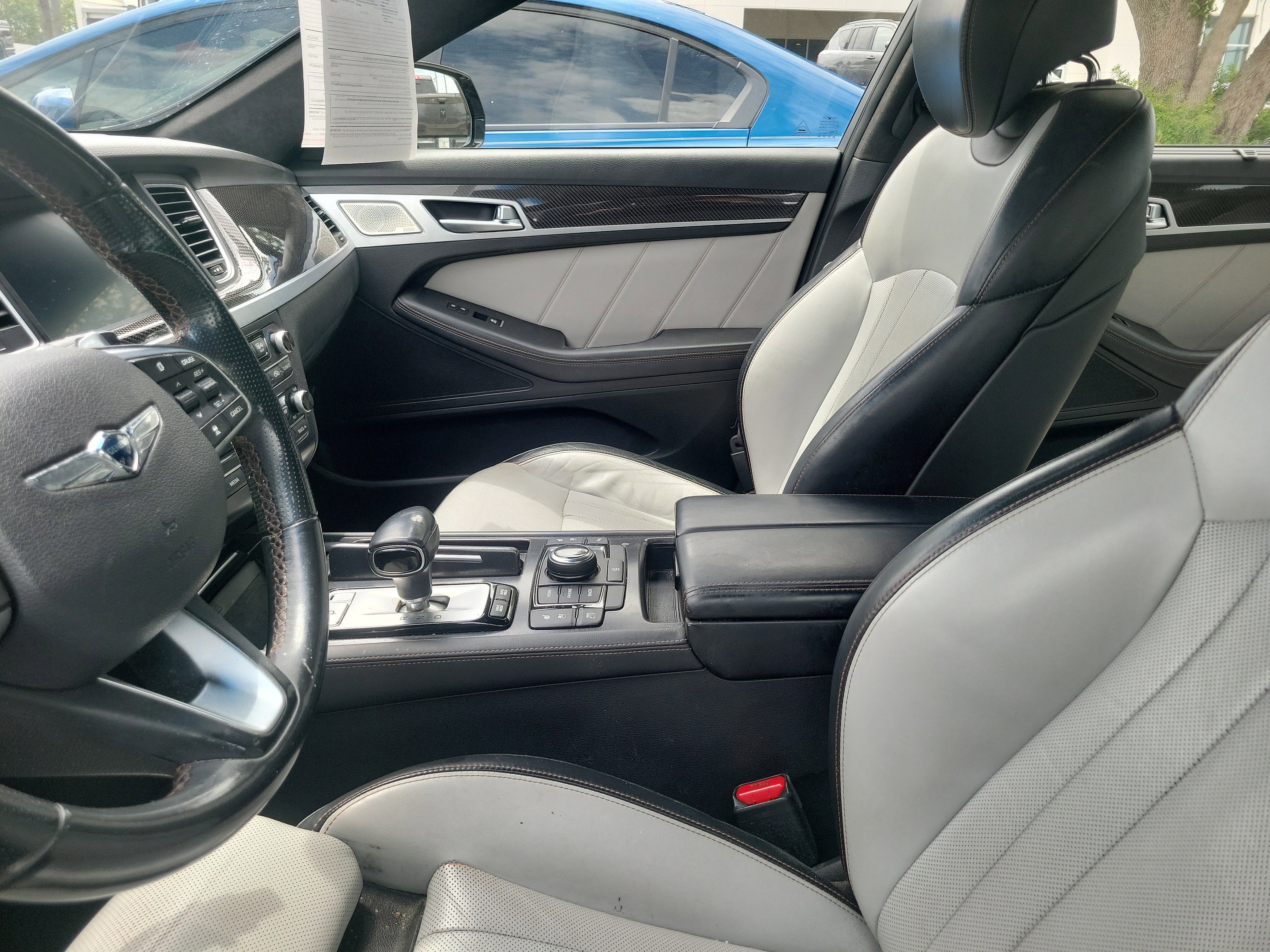 Used 2018 Black Genesis 3.3T Sport image 4